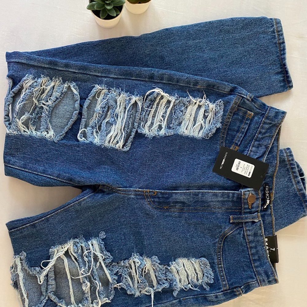 Medium Wash High Waisted Blue Jean Size 7 ~New~